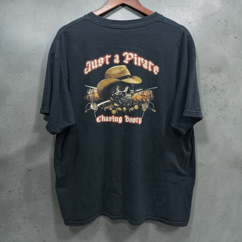 Anvil Mens Just a Pirate Chasing Booty San Antonio Skull Graphic T-Shirt XL
